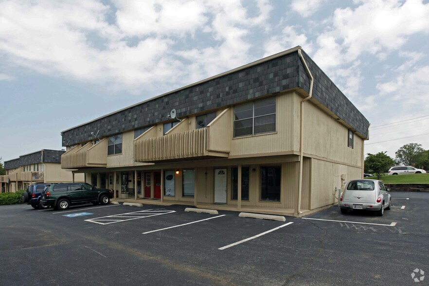 Primary Photo Of 5900-5912 W Hefner Rd, Oklahoma City Office For Lease