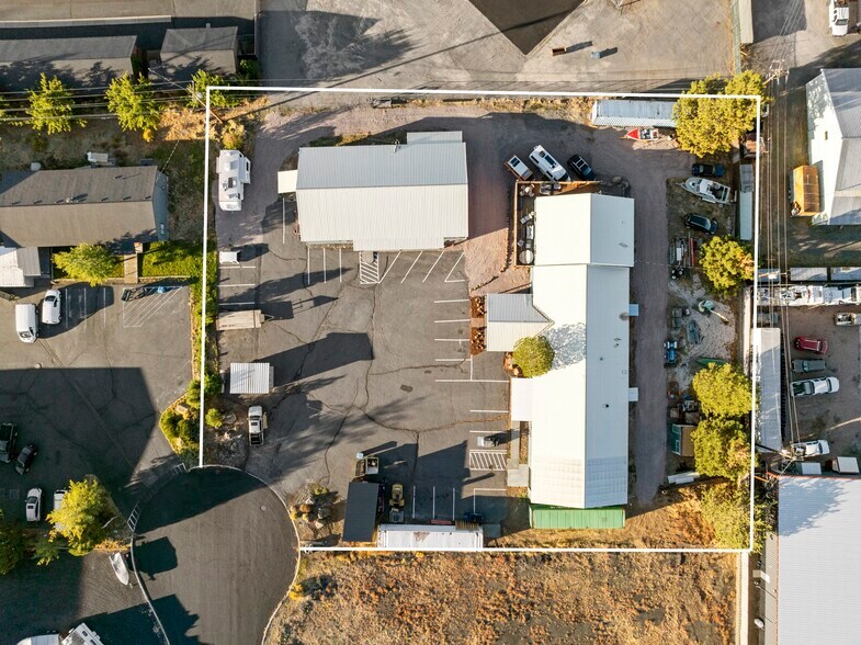 More Photos Of 592 N Sisters Park Ct, Sisters Flex For Sale