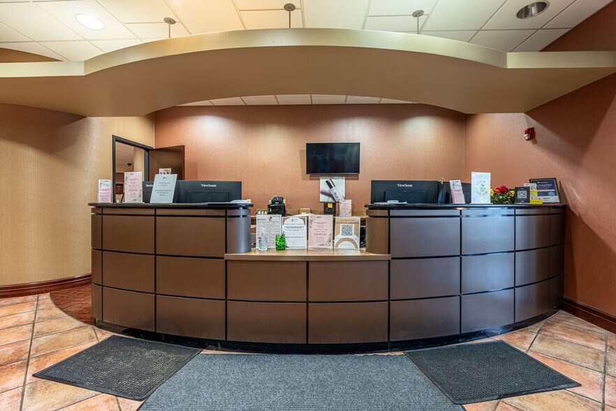 More Photos Of 16105 S La Grange Rd, Orland Park Medical For Lease