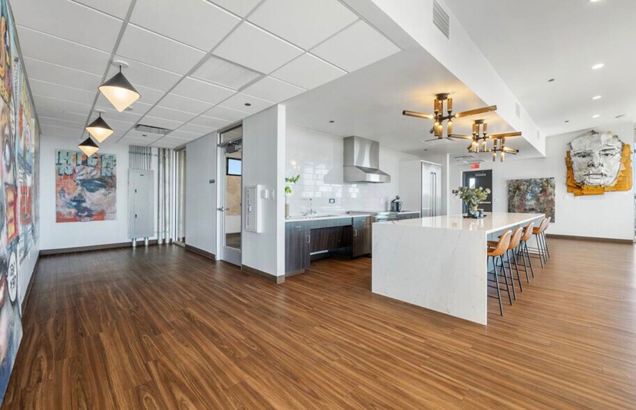 More Photos Of 4229 FM 620, Austin Showroom For Sale