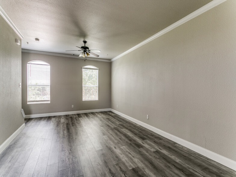 More Photos Of 391-347 E Main St, Lewisville Apartments For Sale