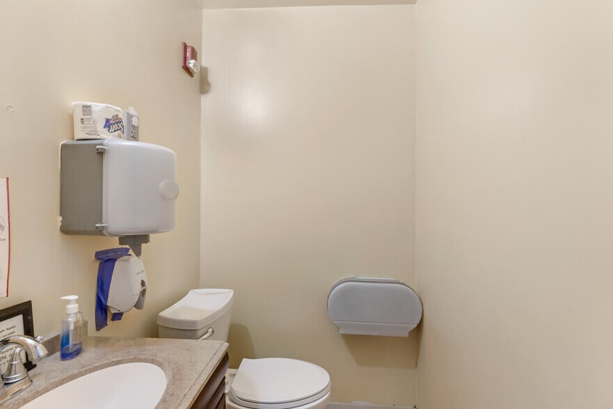 More Photos Of 827 Casey St, Channelview Flex For Sale