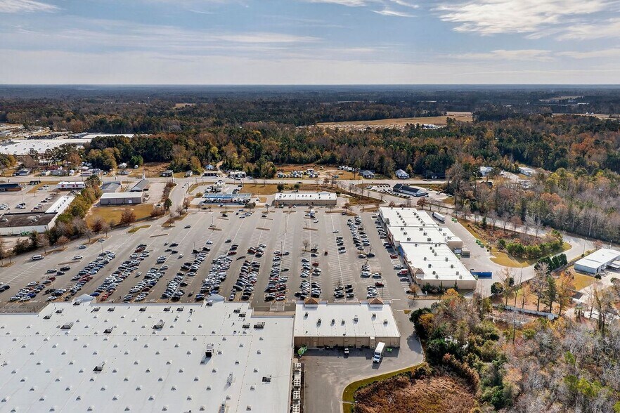 More Photos Of 300-326 Columbus Corners Dr, Whiteville Storefront For Lease