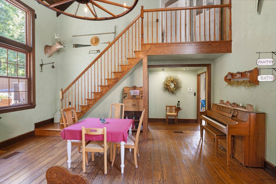 More Photos Of 40 Hospital Rd, Gettysburg Hotel For Sale