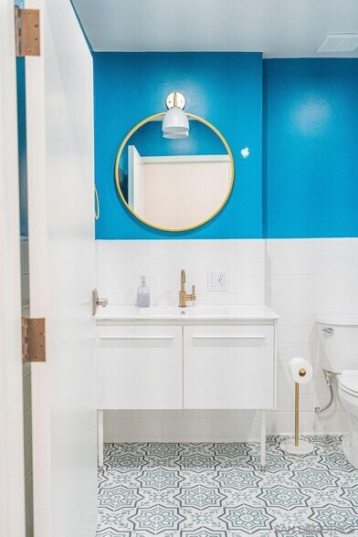 More Photos Of 1015 Chestnut Ave, Carlsbad Office For Sale