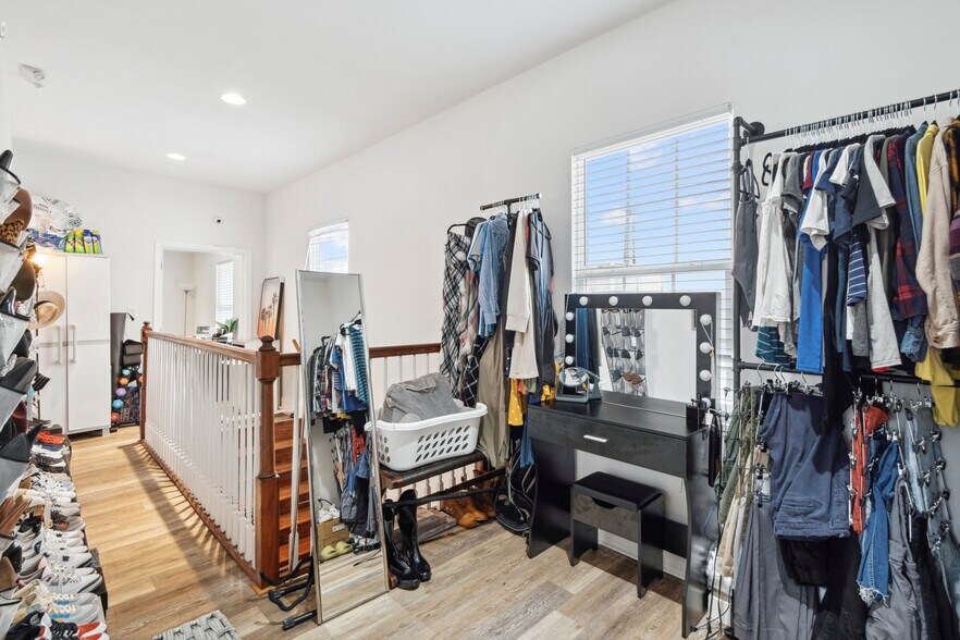 More Photos Of 8228 Oak St, New Orleans Office For Sale