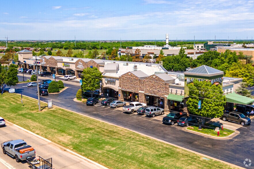 More Photos Of 3521-3561 W Memorial Rd, Oklahoma City General Retail For Lease