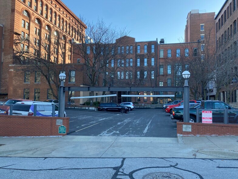 More Photos Of 102-106 W 9th St, Kansas City Unknown For Lease