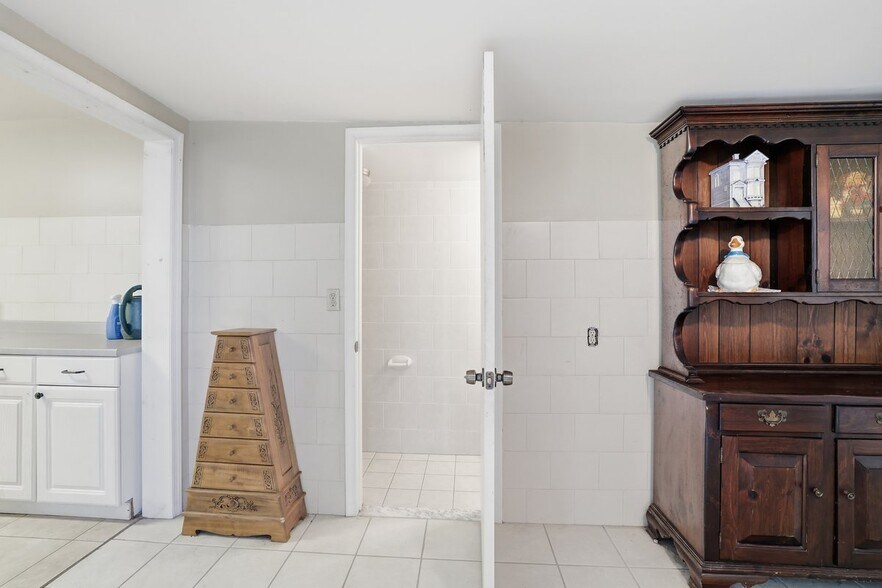 More Photos Of 1015 PA-390, Greentown Hospitality For Sale