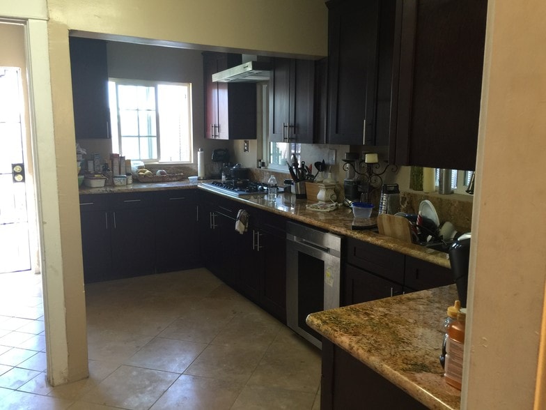 More Photos Of 10914 S Figueroa St, Los Angeles Hotel For Sale