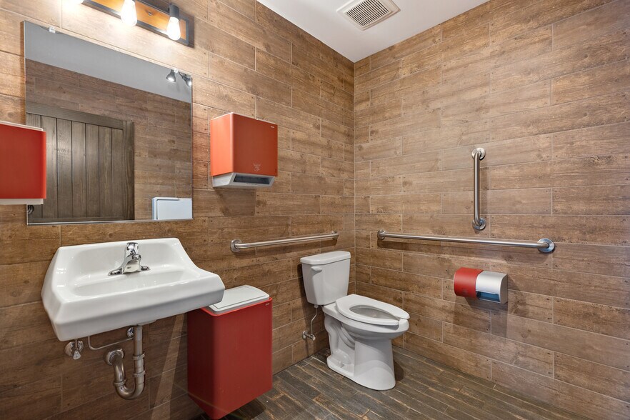 More Photos Of 211 W Railroad Ave, Bartlett Storefront Retail Residential For Sale