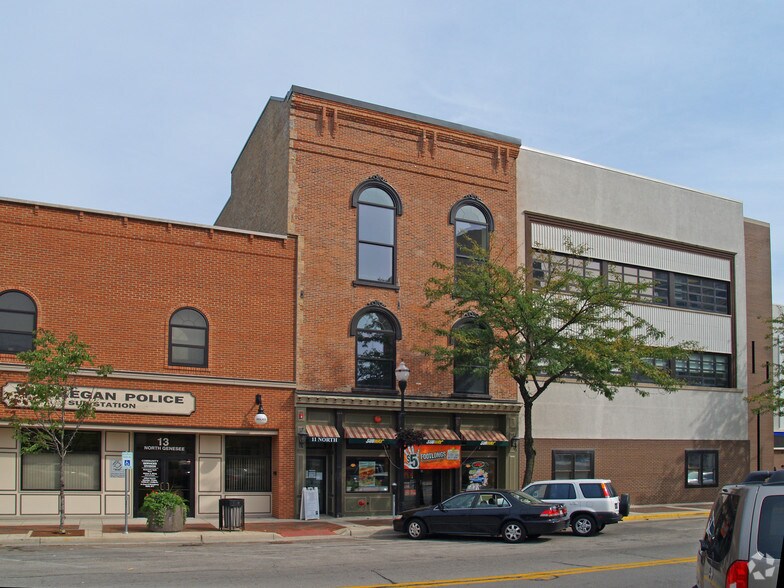 More Photos Of 11 N Genesee St, Waukegan Flex For Sale