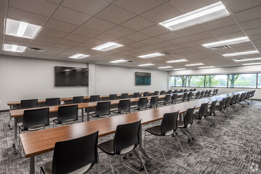 More Photos Of 4350 Westown Pky, West Des Moines Office For Lease