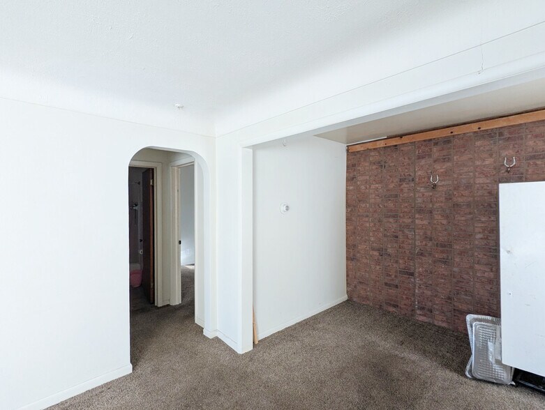 More Photos Of 8372 N Saginaw Rd, Mount Morris Restaurant For Sale