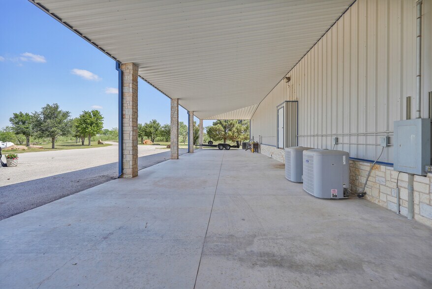 More Photos Of 2828 Interstate 20, Midland Flex For Sale