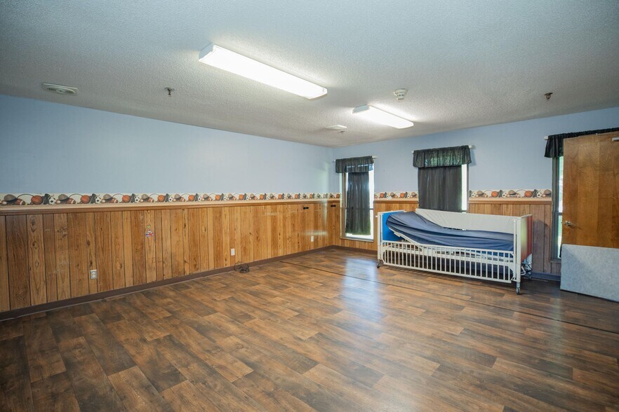 More Photos Of 807 N Briarwood Dr, Bolivar Assisted Living For Sale