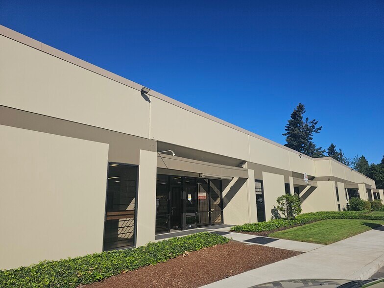 More Photos Of 9325-9425 SW Commerce Cir, Wilsonville Light Manufacturing For Lease