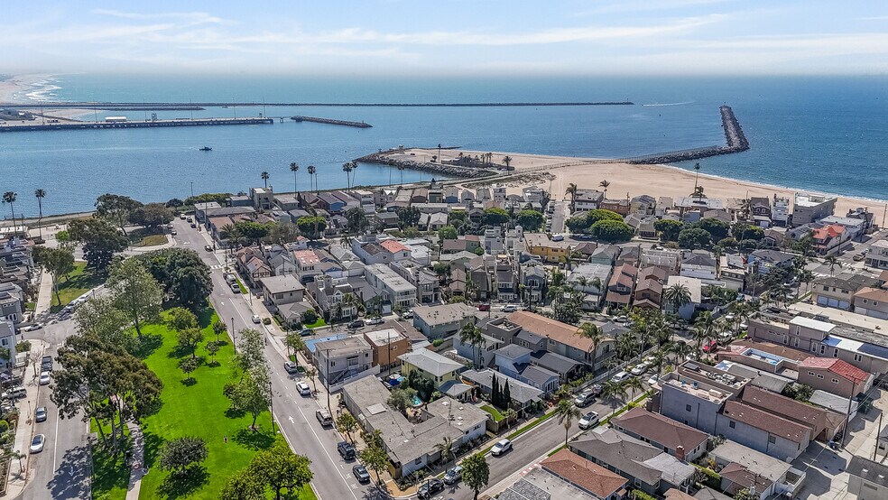 More Photos Of 1521 Marine Ave, Seal Beach Apartments For Sale