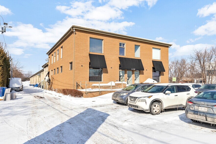 More Photos Of 388 Rue Blainville E, Sainte-Thérèse Showroom For Lease