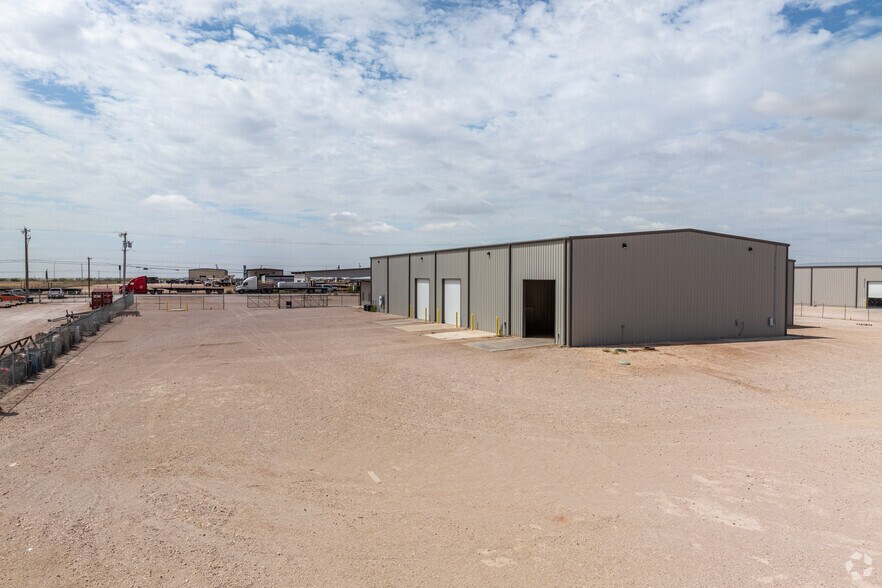 More Photos Of 10712 W County Road 77, Midland Service For Lease