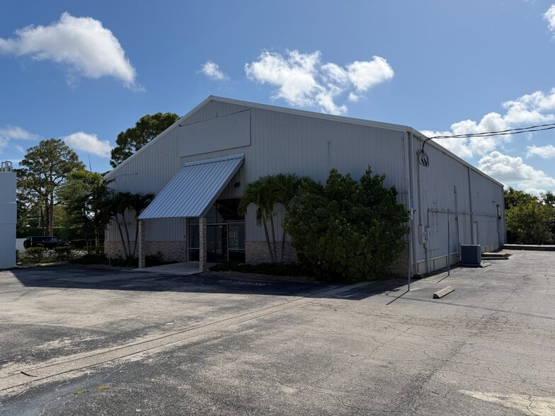 Primary Photo Of 4200 Tamiami Trl N, Naples Garden Center For Lease