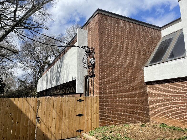 More Photos Of 2981 Church St, East Point Medical For Sale