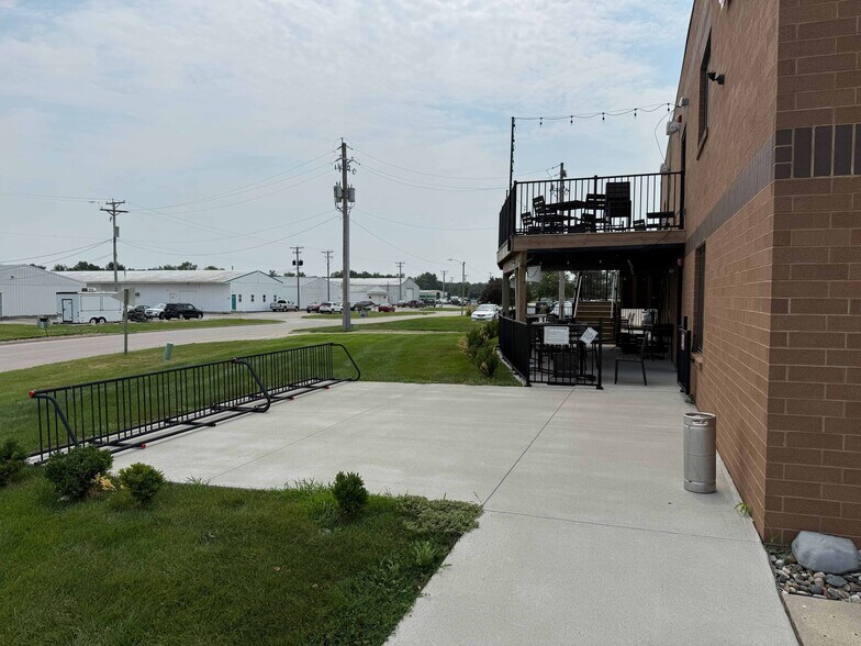 More Photos Of 103-114 S 11th St, West Des Moines Warehouse For Lease