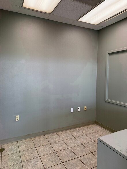 More Photos Of 2660 S Mendenhall Rd, Memphis Auto Repair For Lease