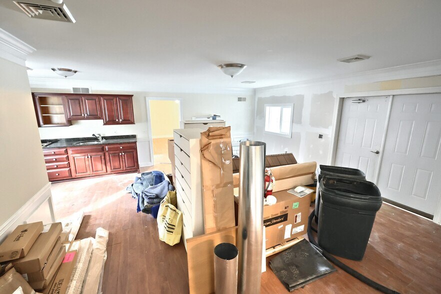 More Photos Of 1518 S George St, York Light Manufacturing For Sale