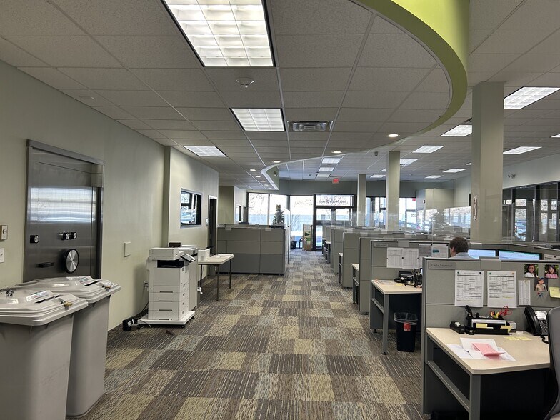 More Photos Of 162 Main St, Marlborough General Retail For Lease