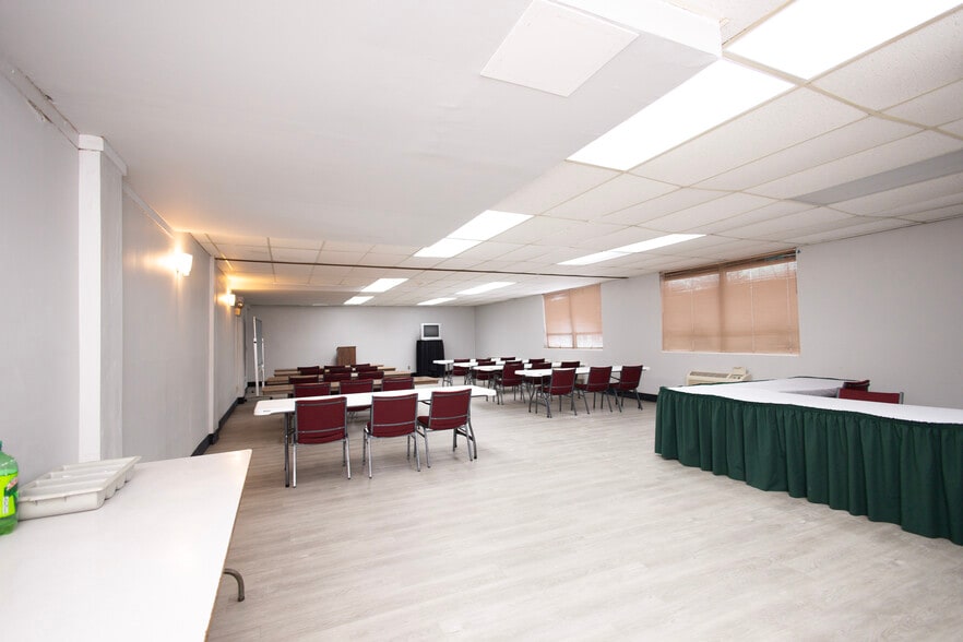 More Photos Of 14043 Brookpark Rd, Brook Park Hotel For Sale