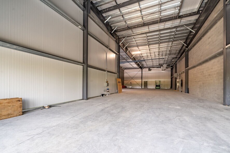 More Photos Of 296 University ave, Belleville Industrial For Lease