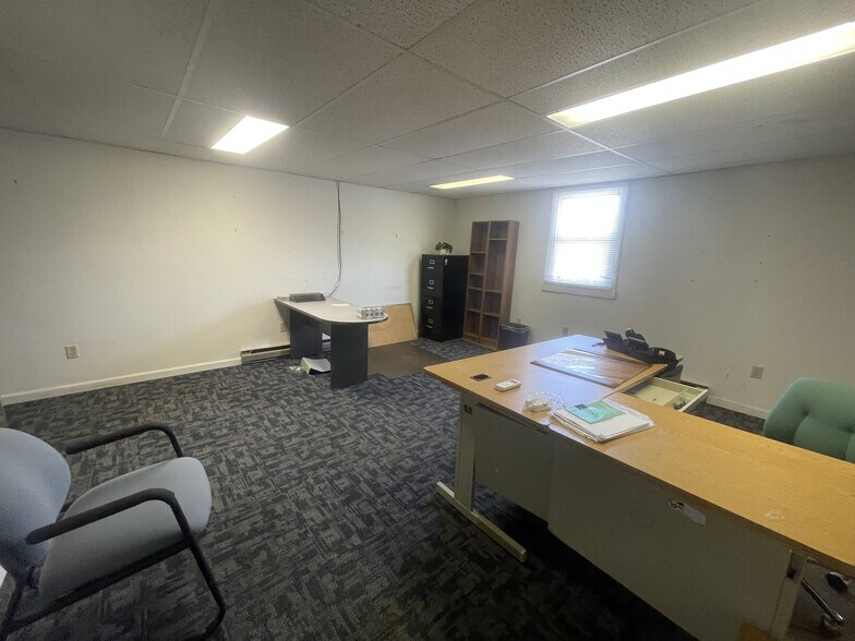 More Photos Of 426 Salem Tpke, Bozrah Storefront Retail Office For Lease