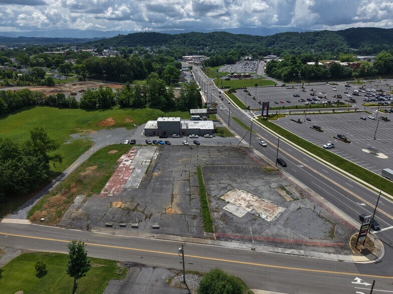 More Photos Of 665 Gate City Highway Hwy, Bristol General Retail For Lease