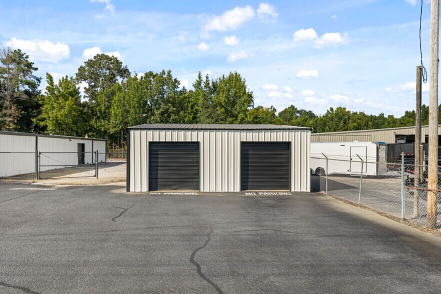 More Photos Of 10063 US-72, Rogersville Warehouse For Sale