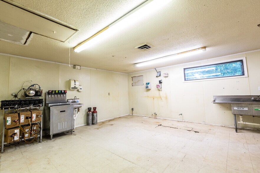 More Photos Of 1058 York Rd, Kings Mountain Restaurant For Sale