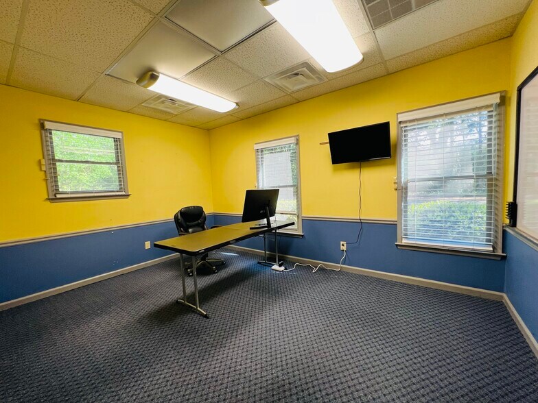 More Photos Of 575 Colonial Park Dr, Roswell Medical For Lease