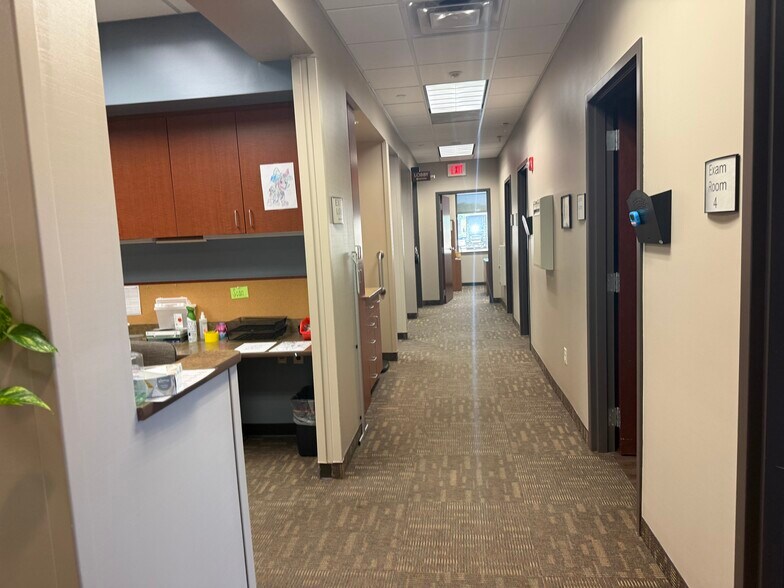 More Photos Of 1205 Copper Creek Dr, Des Moines Medical For Sale