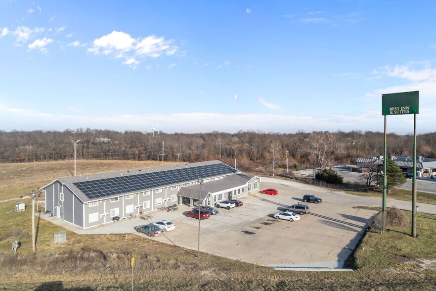 More Photos Of 1 Proactive Dr, New Florence Hotel For Sale