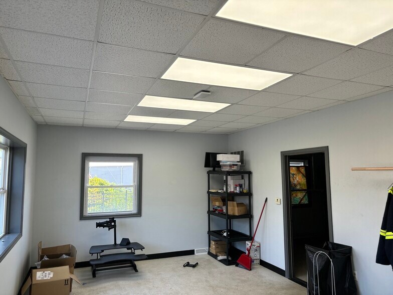 More Photos Of 1160 Easton Rd, Horsham Township Warehouse For Lease