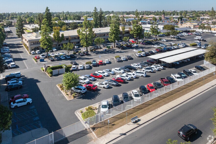 More Photos Of 200 New Stine Rd, Bakersfield Office For Lease