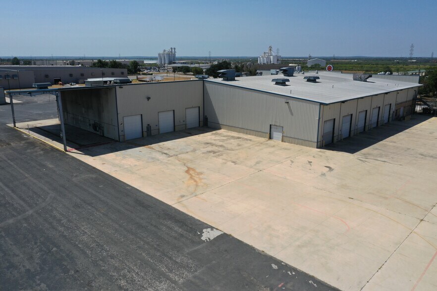 More Photos Of 10310 Fischer Rd, Von Ormy Manufacturing For Sale