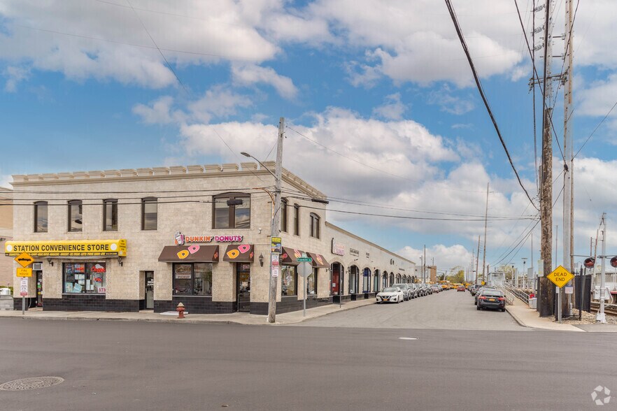 Primary Photo Of 31 Franklin Ave, Hewlett Freestanding For Sale