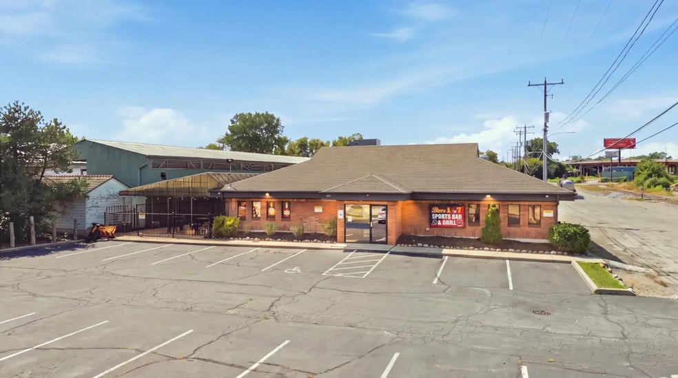More Photos Of 8775 N 107th St, Milwaukee Restaurant For Sale
