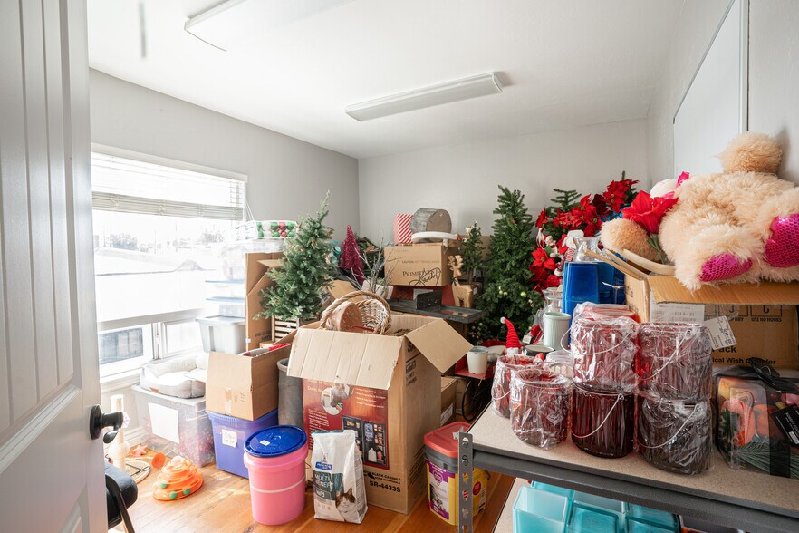 More Photos Of 319 Main St N, Kimberly Warehouse For Sale