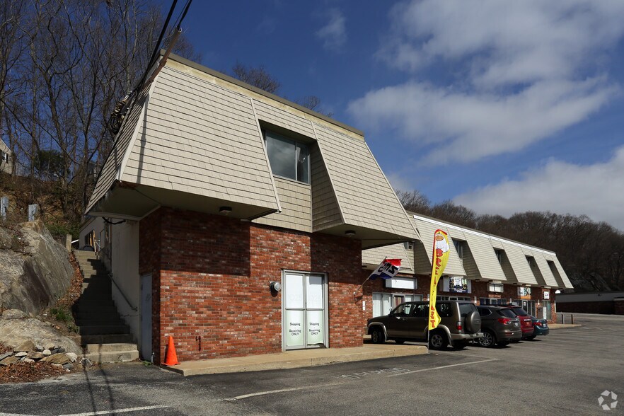 More Photos Of 1031 Plainfield St, Johnston Storefront Retail Office For Lease