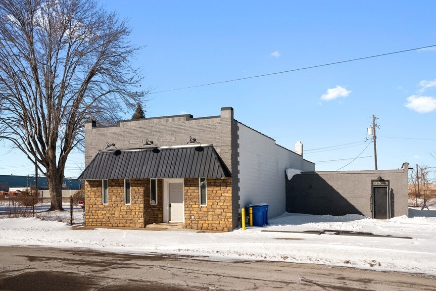 More Photos Of 10118 Eagle St, Dearborn Industrial For Sale