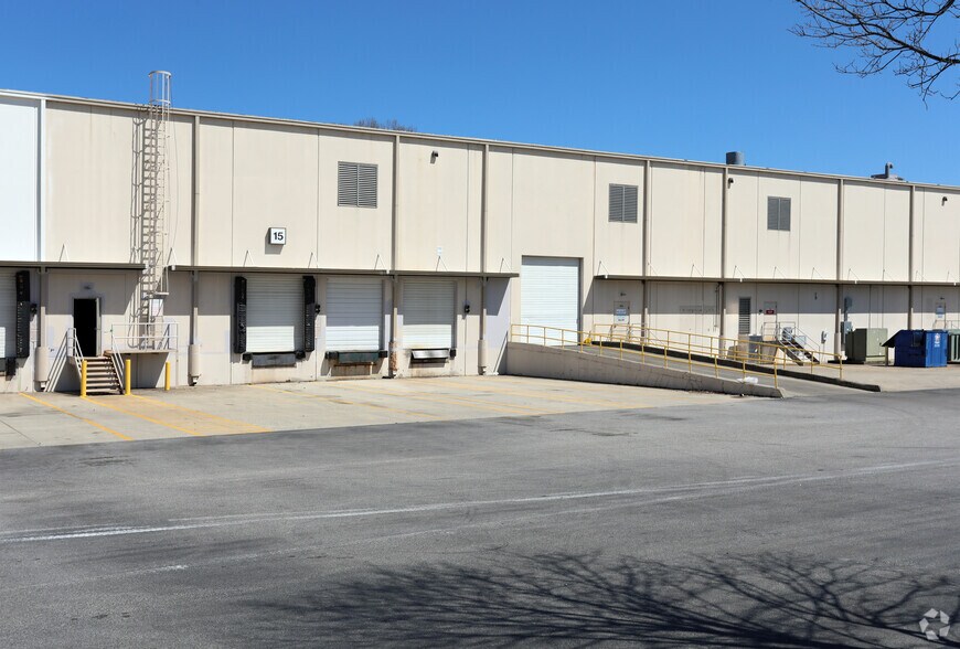 More Photos Of 490 Gallimore Dairy Rd, Greensboro Distribution For Lease