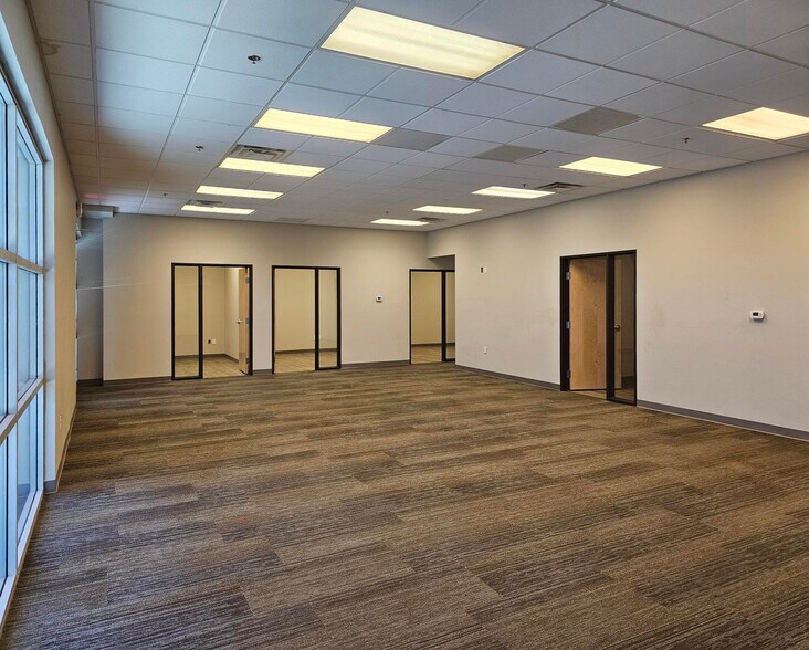More Photos Of 961 N Eliseo C Felix Jr Way, Avondale Manufacturing For Lease