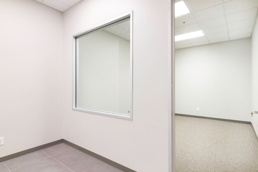 More Photos Of 10575 N 114th St, Scottsdale Office For Sale